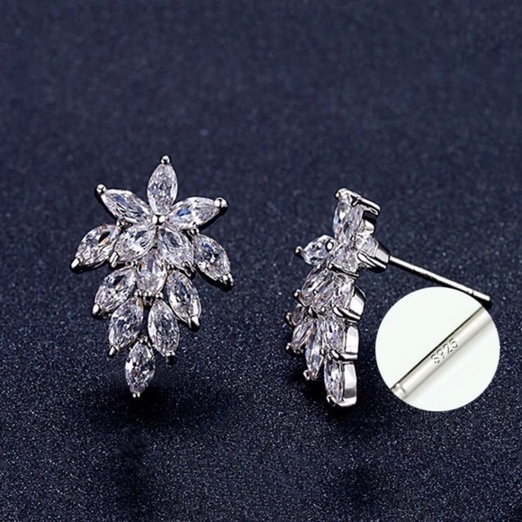 Flower Crystal Earrings - Picture 2 of 3